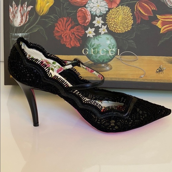 Gucci Virginia Black Lace Mary Jane Pump - Picture 10 of 16